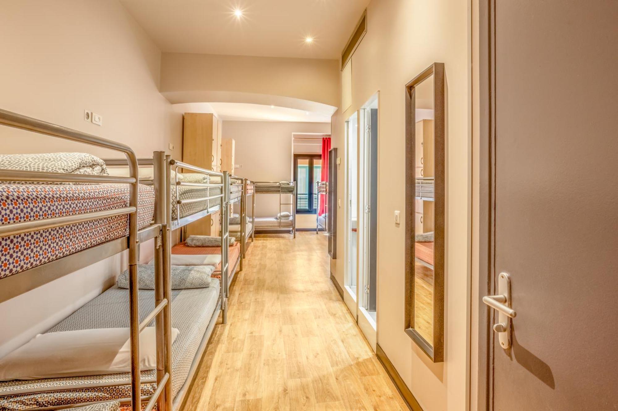 Villa Saint Exupery Beach Hostel Nice Bagian luar foto