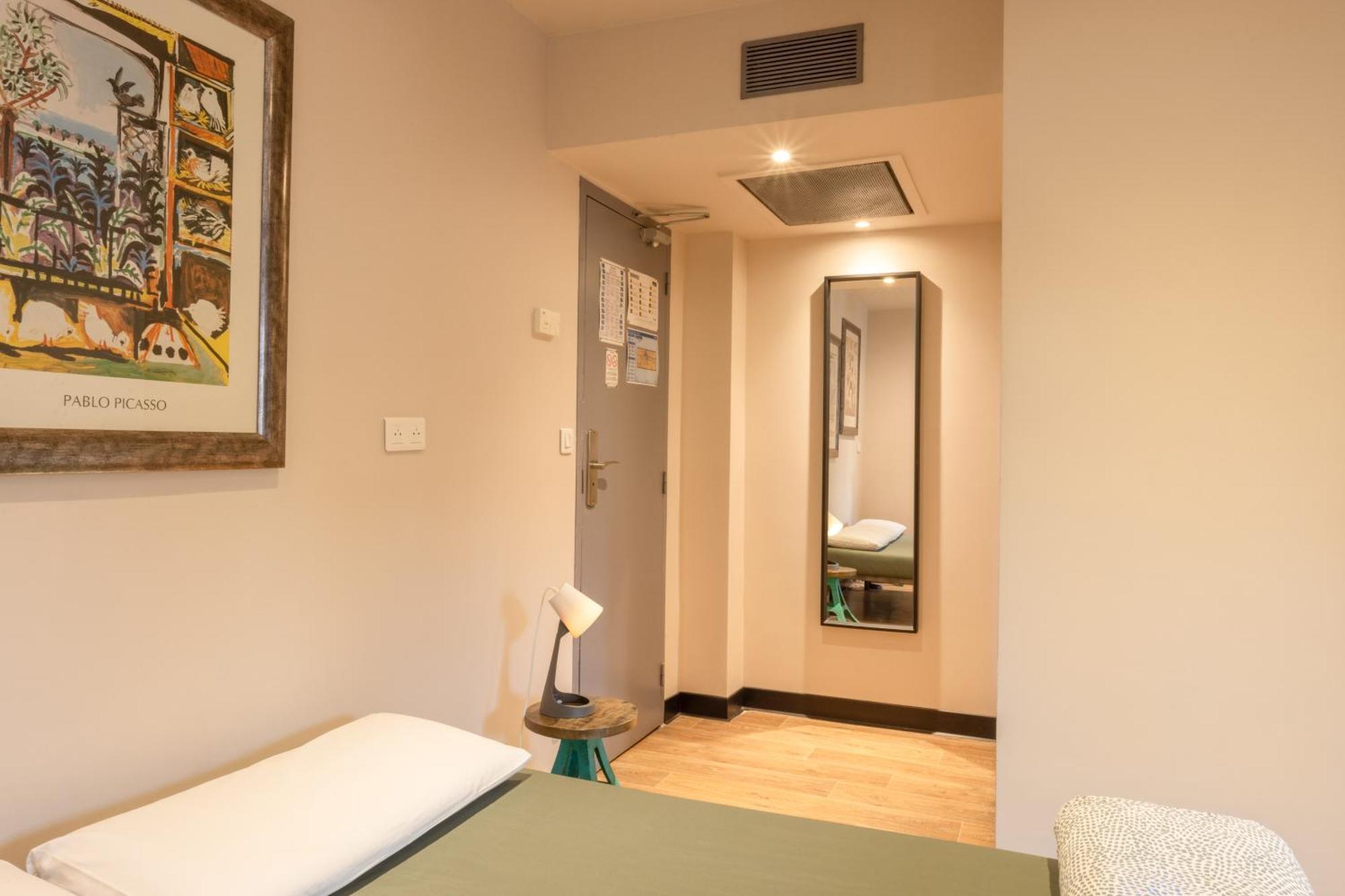 Villa Saint Exupery Beach Hostel Nice Bagian luar foto