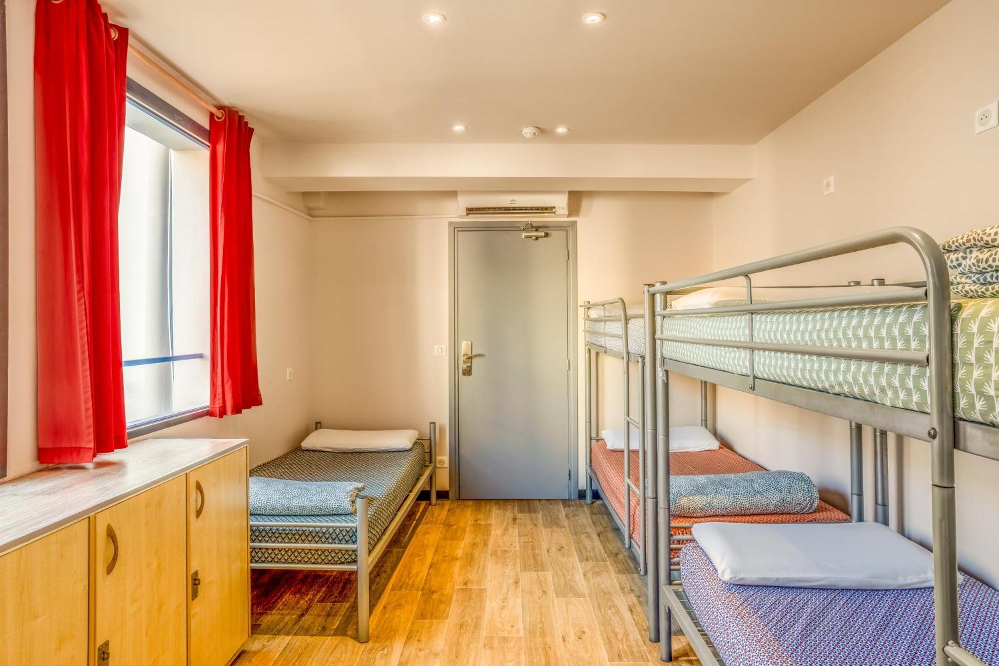 Villa Saint Exupery Beach Hostel Nice Bagian luar foto