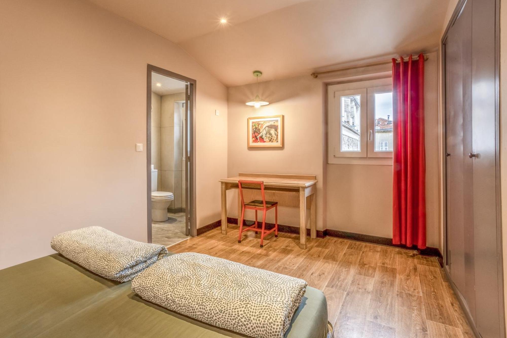 Villa Saint Exupery Beach Hostel Nice Bagian luar foto