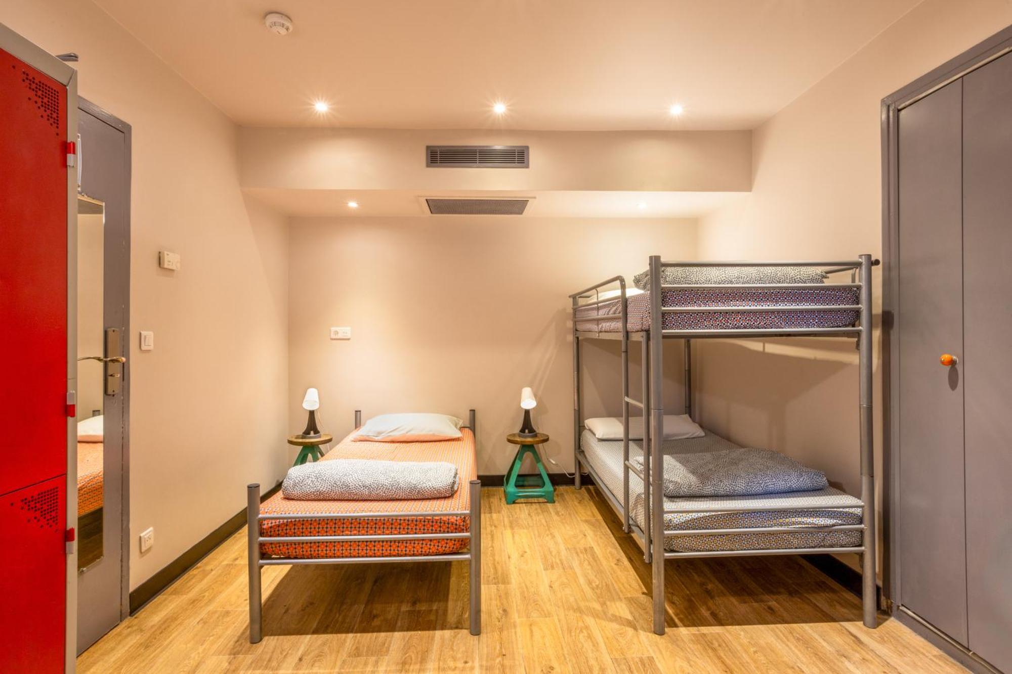 Villa Saint Exupery Beach Hostel Nice Bagian luar foto