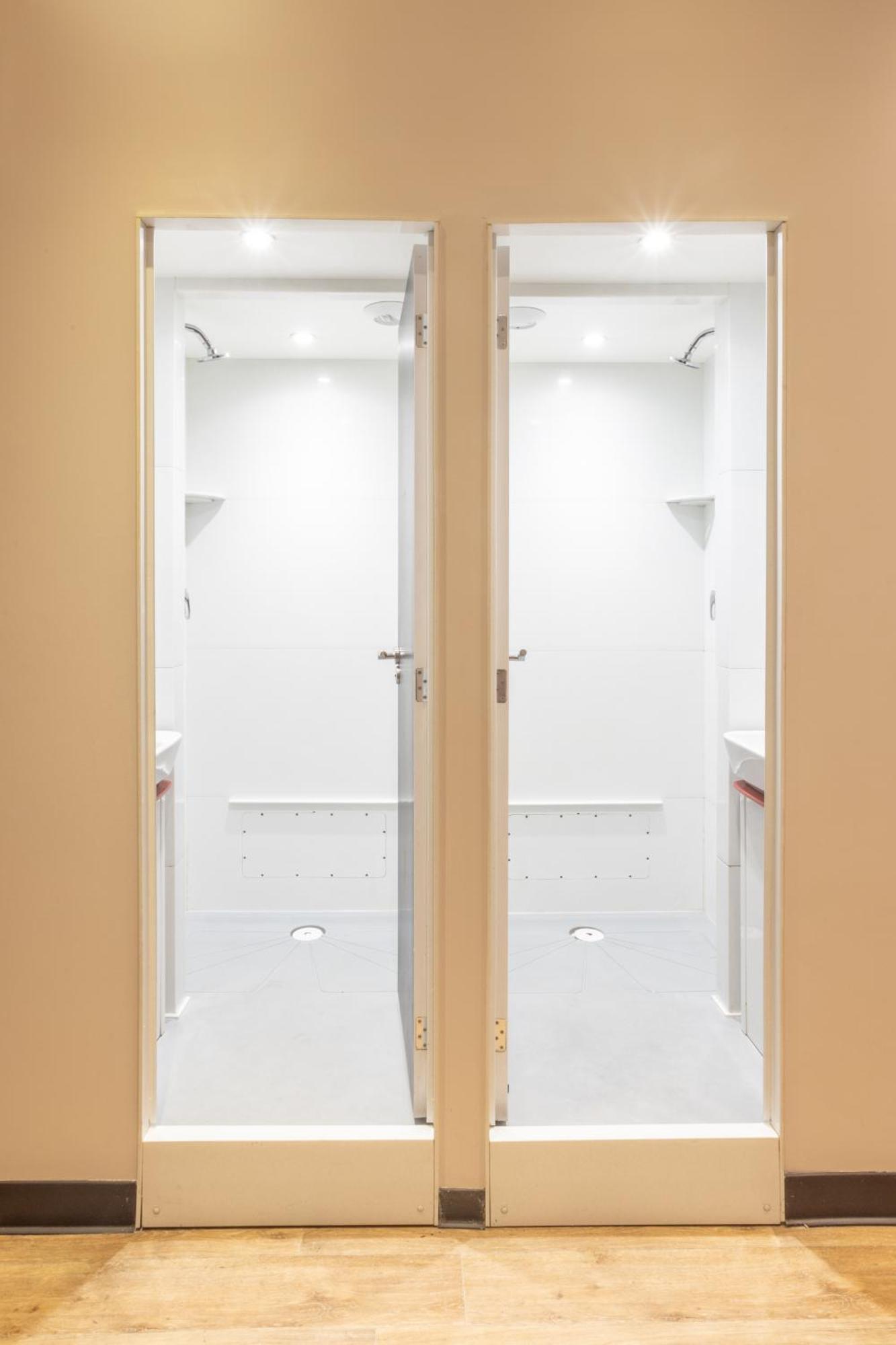 Villa Saint Exupery Beach Hostel Nice Bagian luar foto