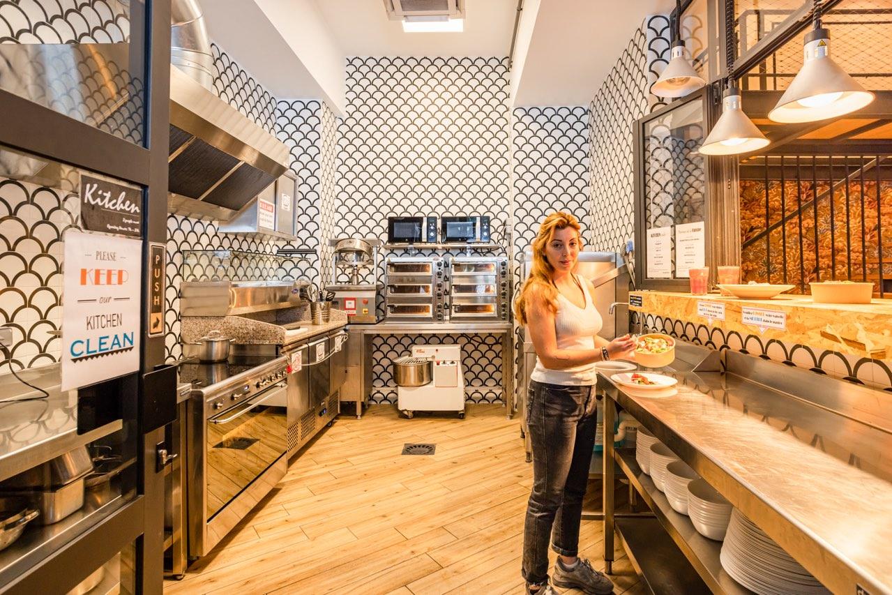 Villa Saint Exupery Beach Hostel Nice Bagian luar foto The kitchen at the restaurant