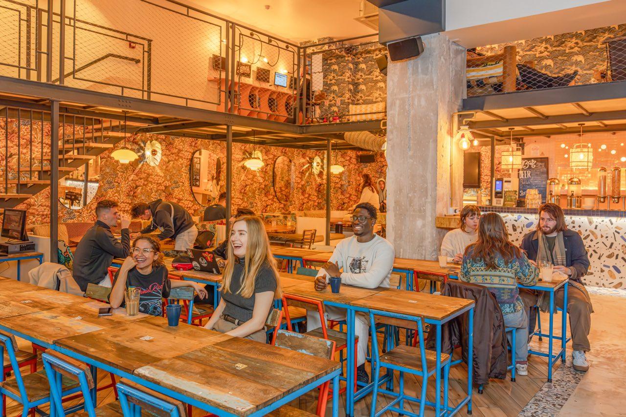 Villa Saint Exupery Beach Hostel Nice Bagian luar foto The interior of the restaurant