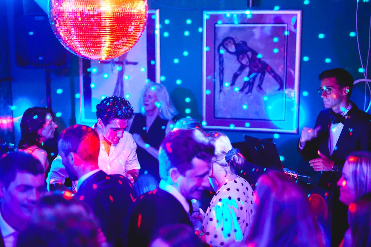 Villa Saint Exupery Beach Hostel Nice Bagian luar foto The nightclub scene in the film was inspired by the Studio 54 nightclub.