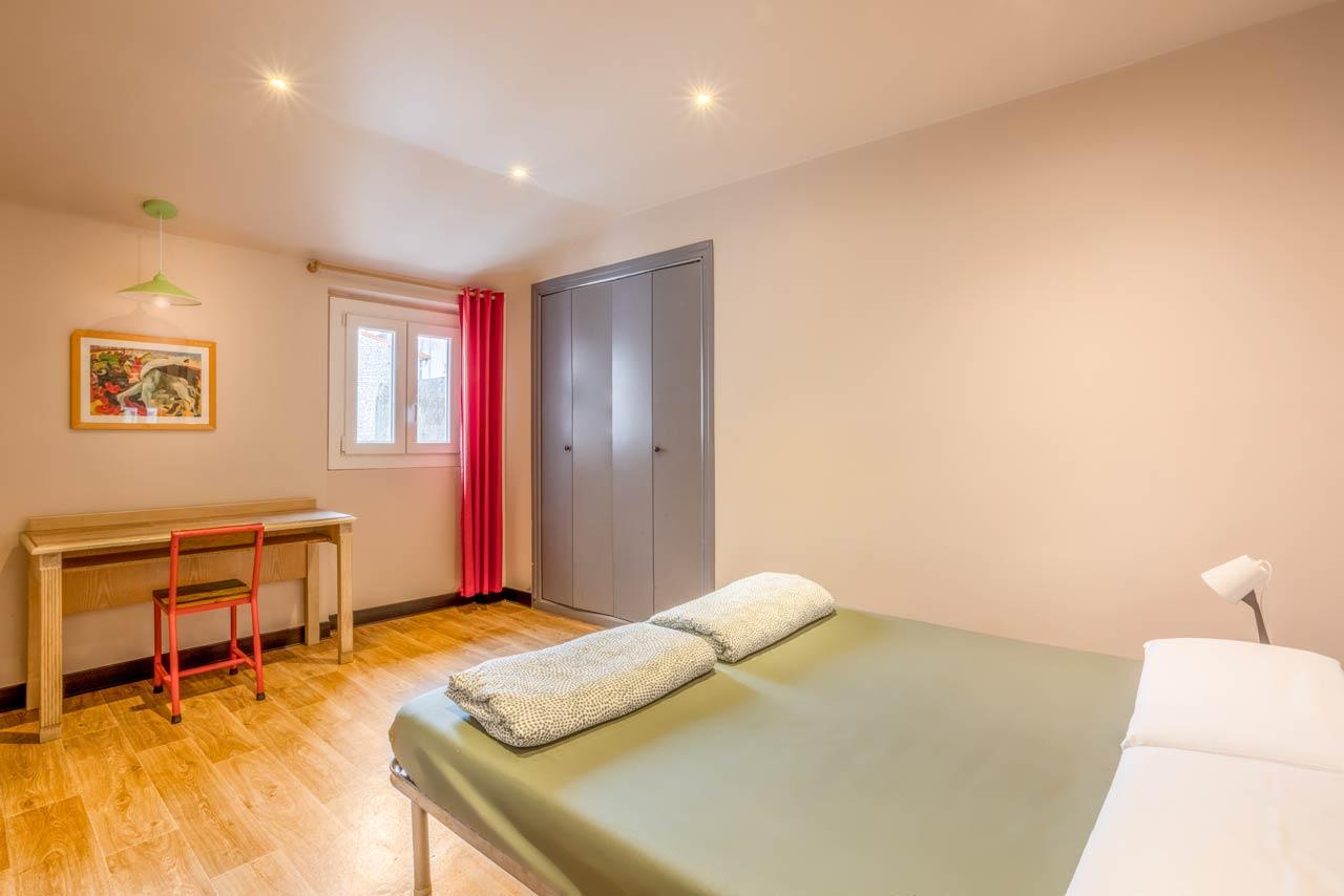 Villa Saint Exupery Beach Hostel Nice Bagian luar foto Treatment room at the Centre Hospitalier de Luxembourg