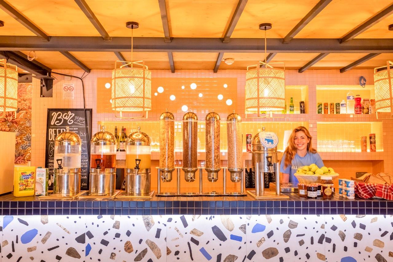 Villa Saint Exupery Beach Hostel Nice Bagian luar foto Beer taps at a restaurant
