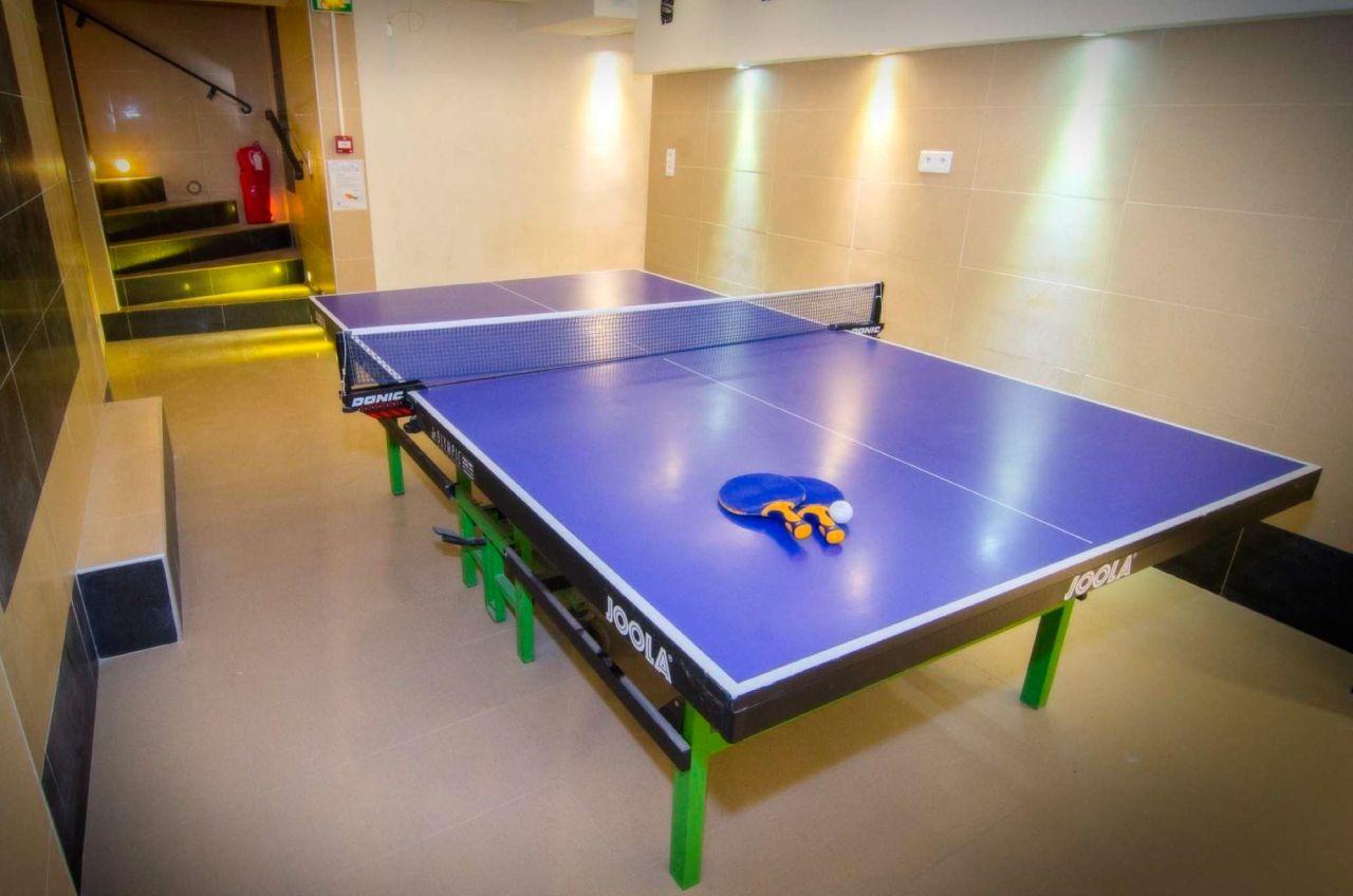 Villa Saint Exupery Beach Hostel Nice Bagian luar foto Table tennis table