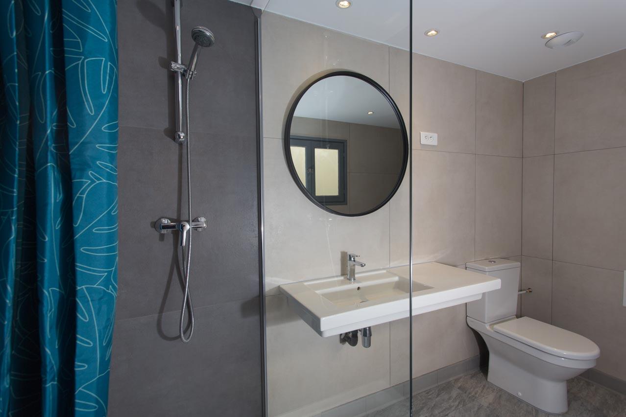 Villa Saint Exupery Beach Hostel Nice Bagian luar foto Bathroom
